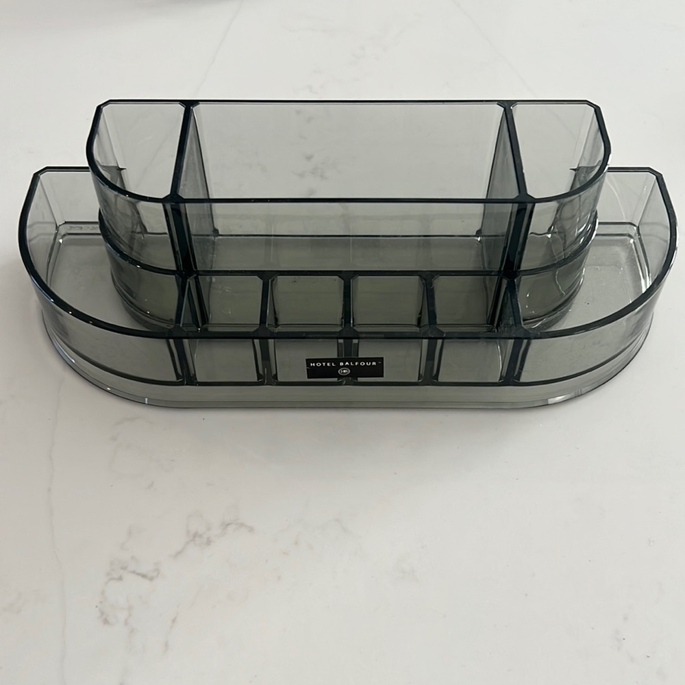 hotel balfour makeup organizer